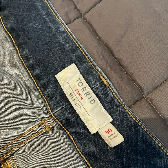 Women’s Torrid Crop Jeggings ( 30 ) - Picture 2 of 6